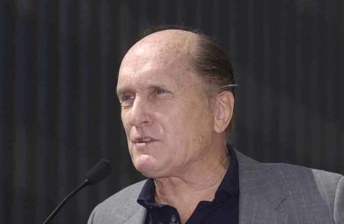 Robert Duvall Gets Standing Ovation From Crowd After Fighting Amazon