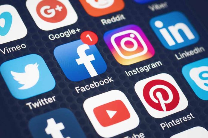 573033001 featured image Social media app icons on mobile screen display