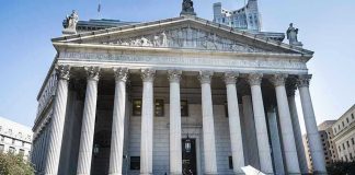 Grandma Kingpin? Senator Indicted Reporters and photographers gathered outside a neoclassical courthouse