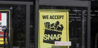 store window sign stating SNAP acceptance
