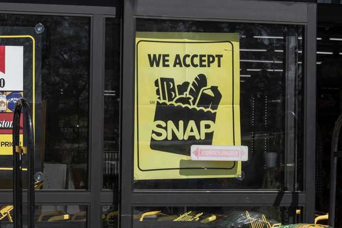 store window sign stating SNAP acceptance